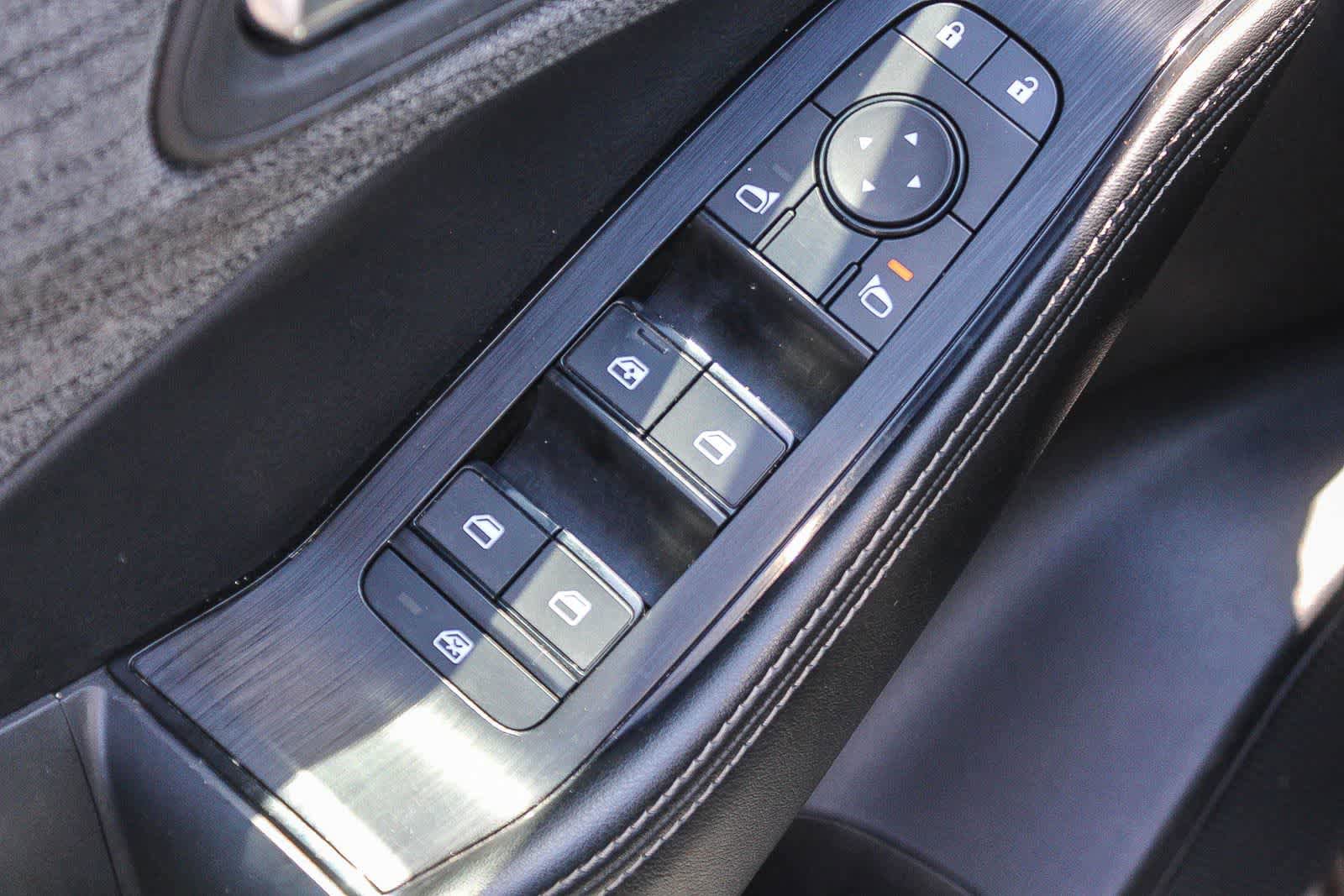 Used 2023 Nissan Rogue SV image 27