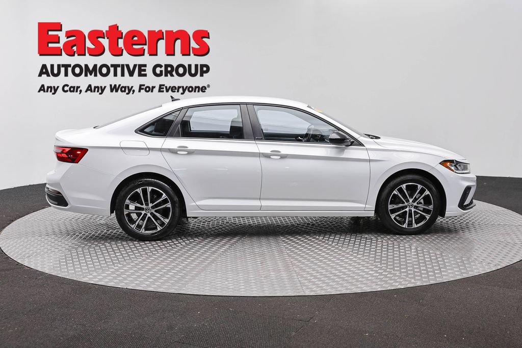 Used 2025 Volkswagen Jetta Sport FWD image 5