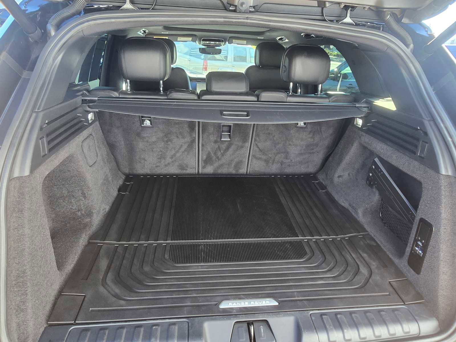 Used 2024 Land Rover Range Rover Sport SE image 17