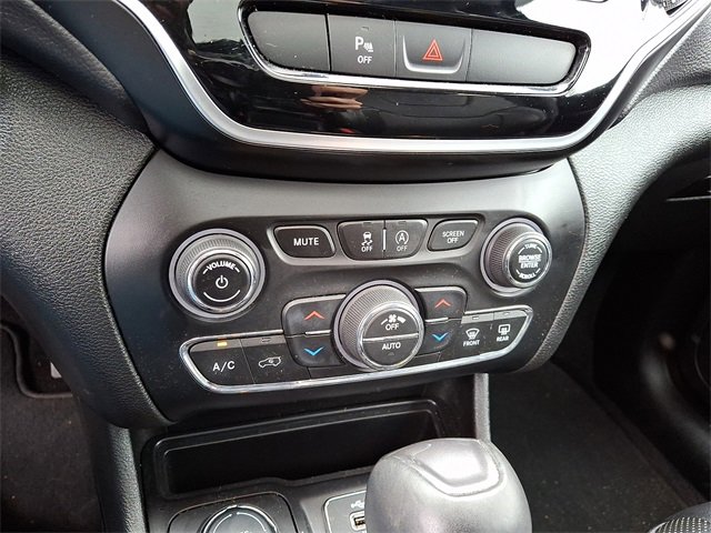 Used 2019 Jeep Cherokee Limited image 17