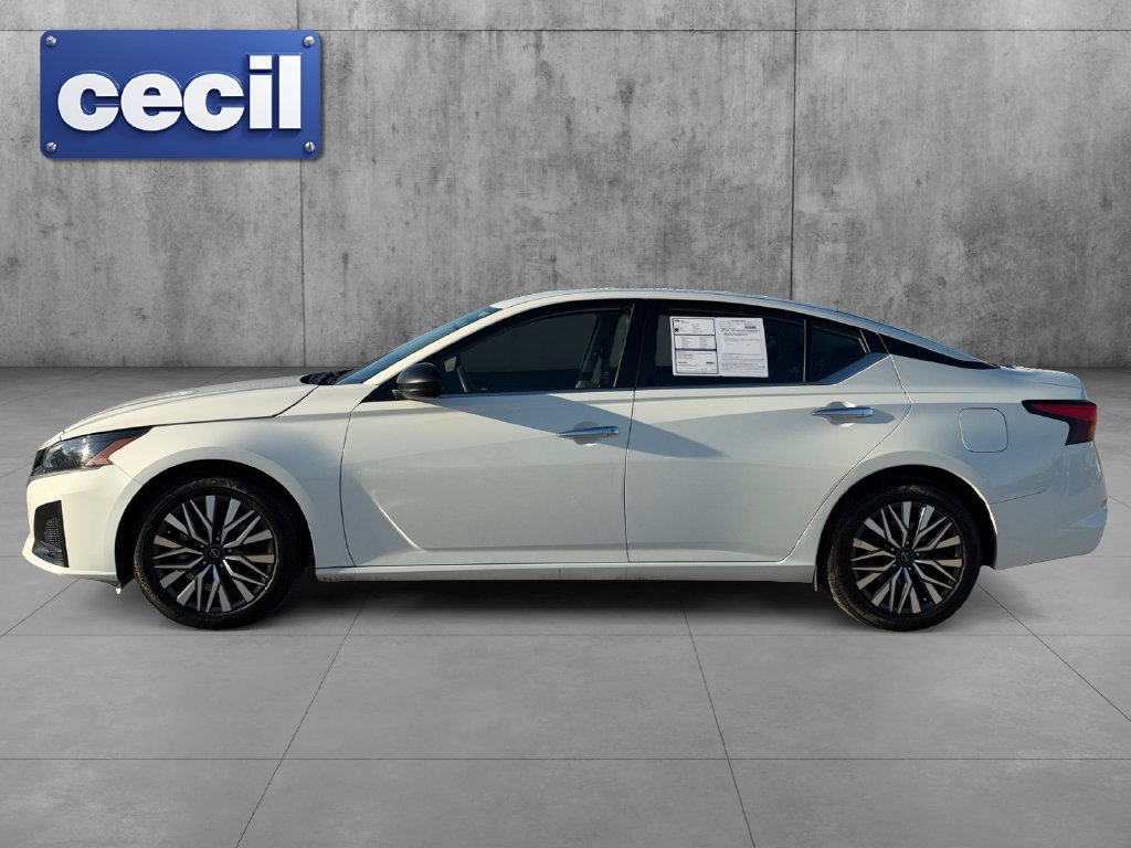 Used 2025 Nissan Altima 2.5 SV FWD image 8
