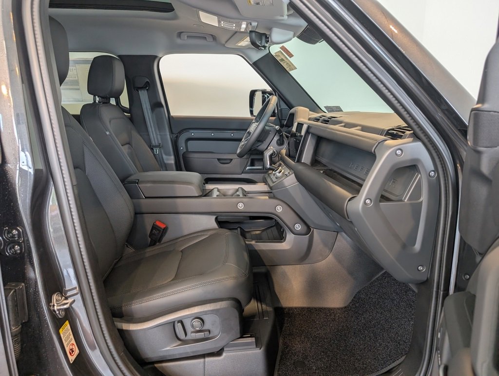 New 2025 Land Rover Defender 110 S image 32