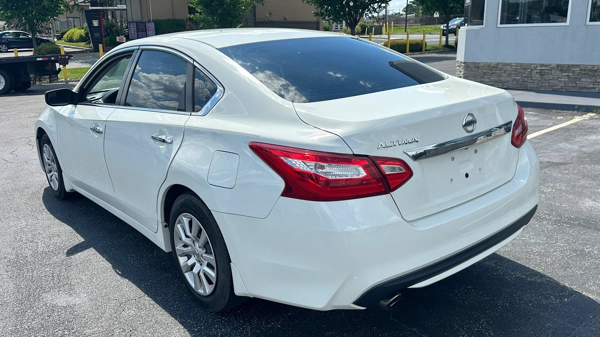 Used 2017 Nissan Altima 2.5 S w/ Power Driver Seat Package FWD image 7