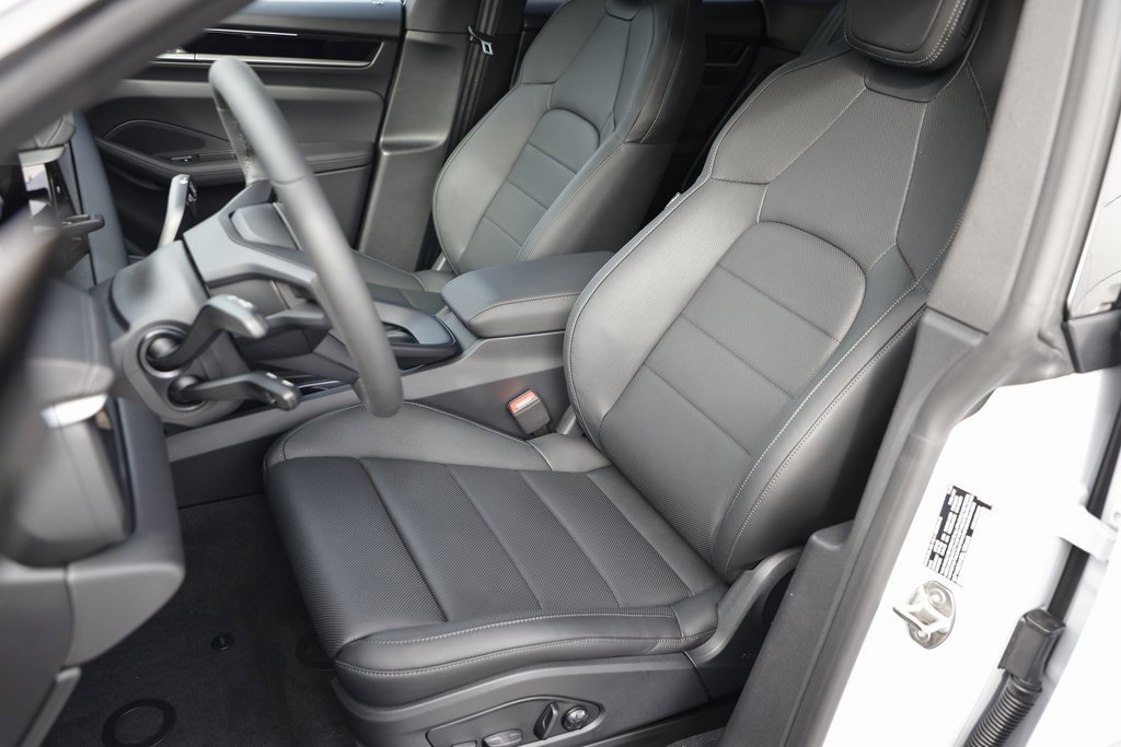 New 2025 Porsche Macan 4S Electric image 5