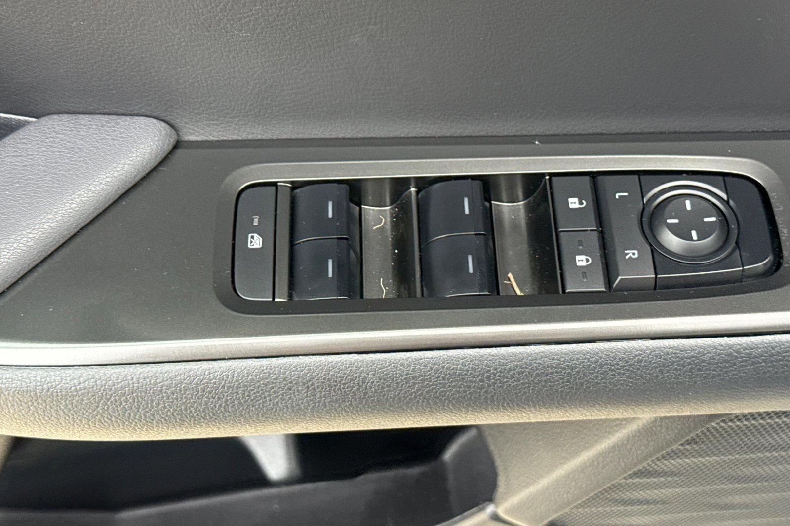 Certified 2025 Lexus UX 300h FWD w/ Accessory Package (Z2) image 14