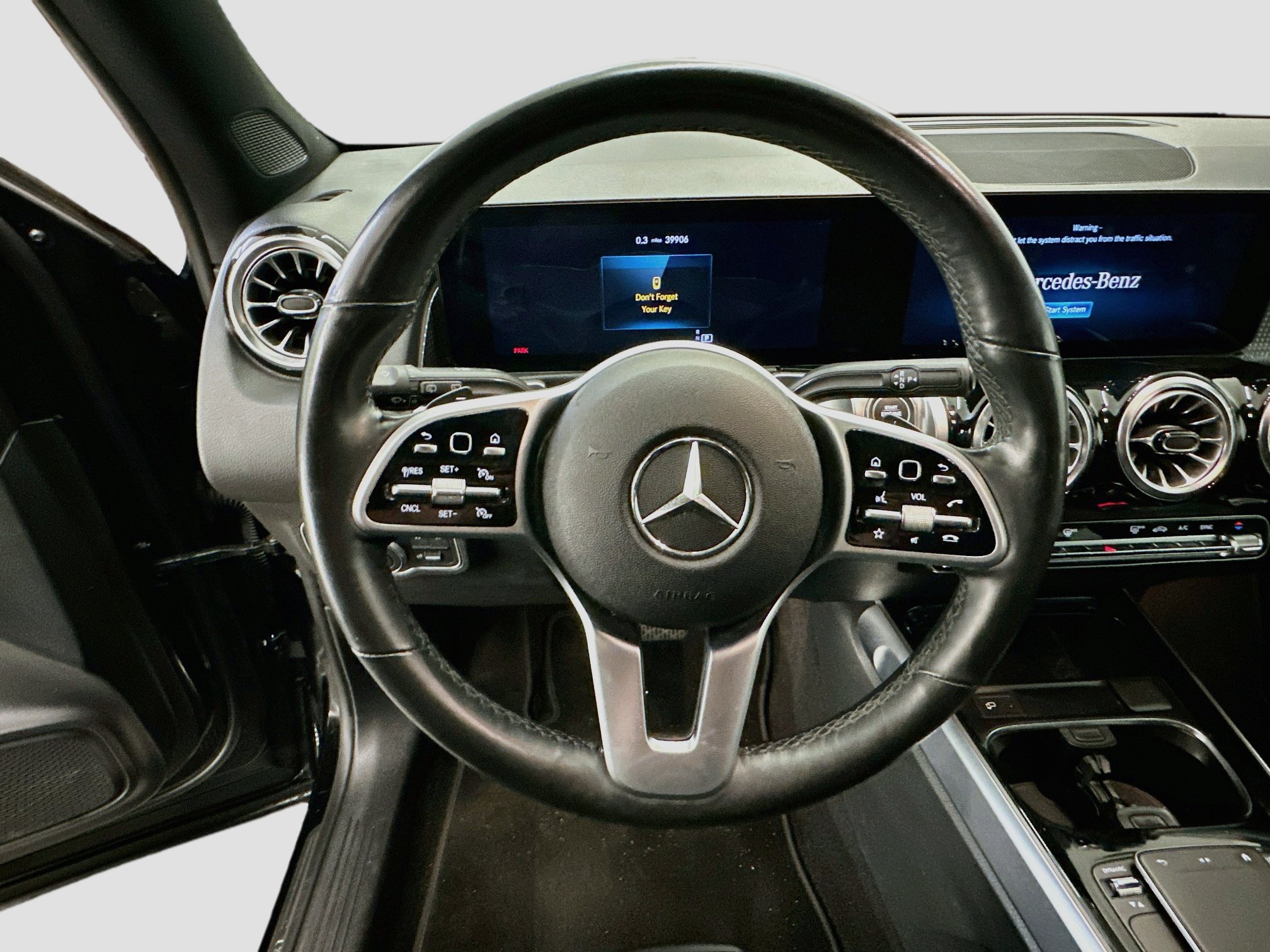 Used 2022 Mercedes-Benz GLB 250 4MATIC w/ Premium Package Lite image 18