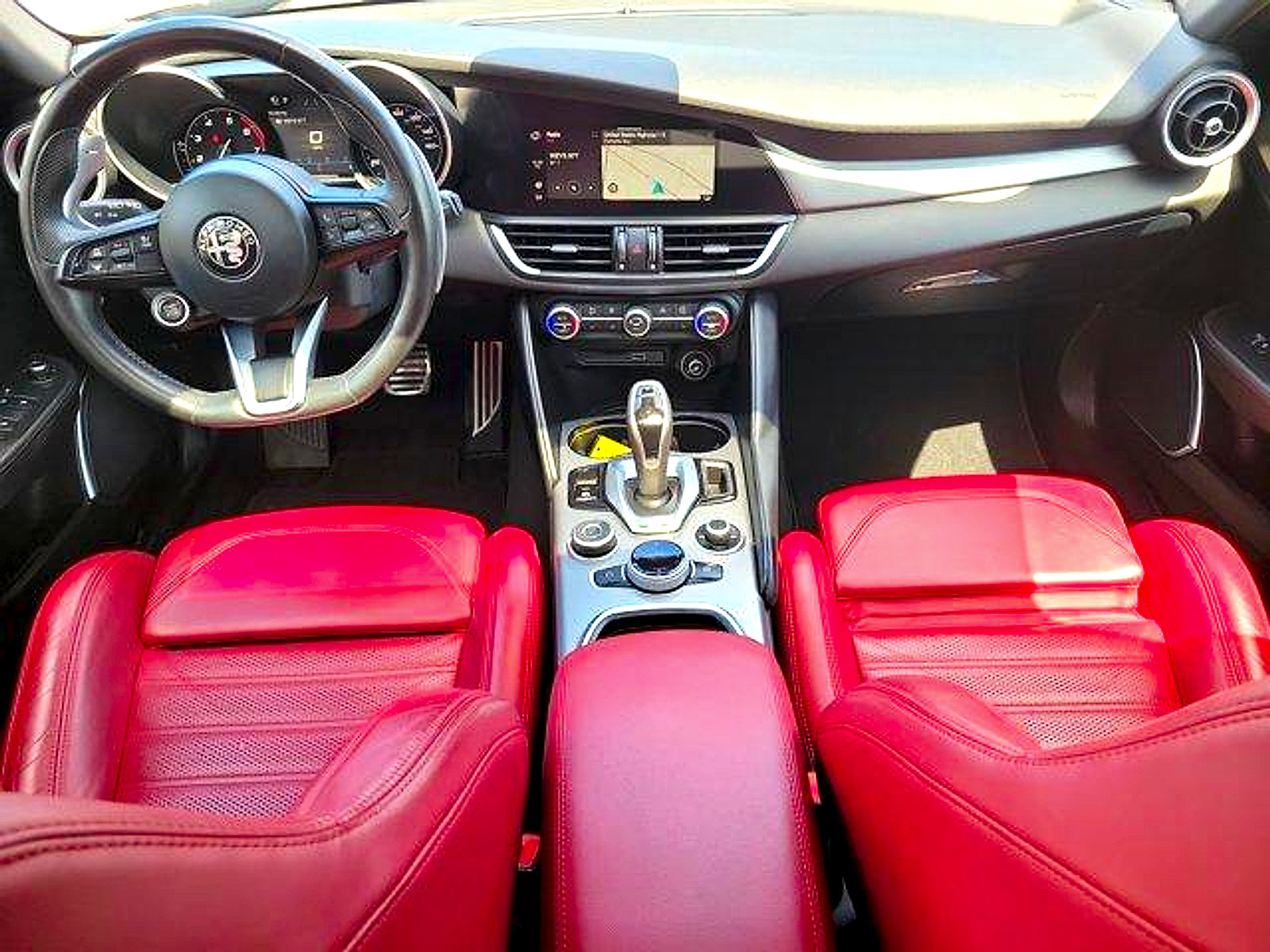Used 2023 Alfa Romeo Giulia Veloce RWD image 16