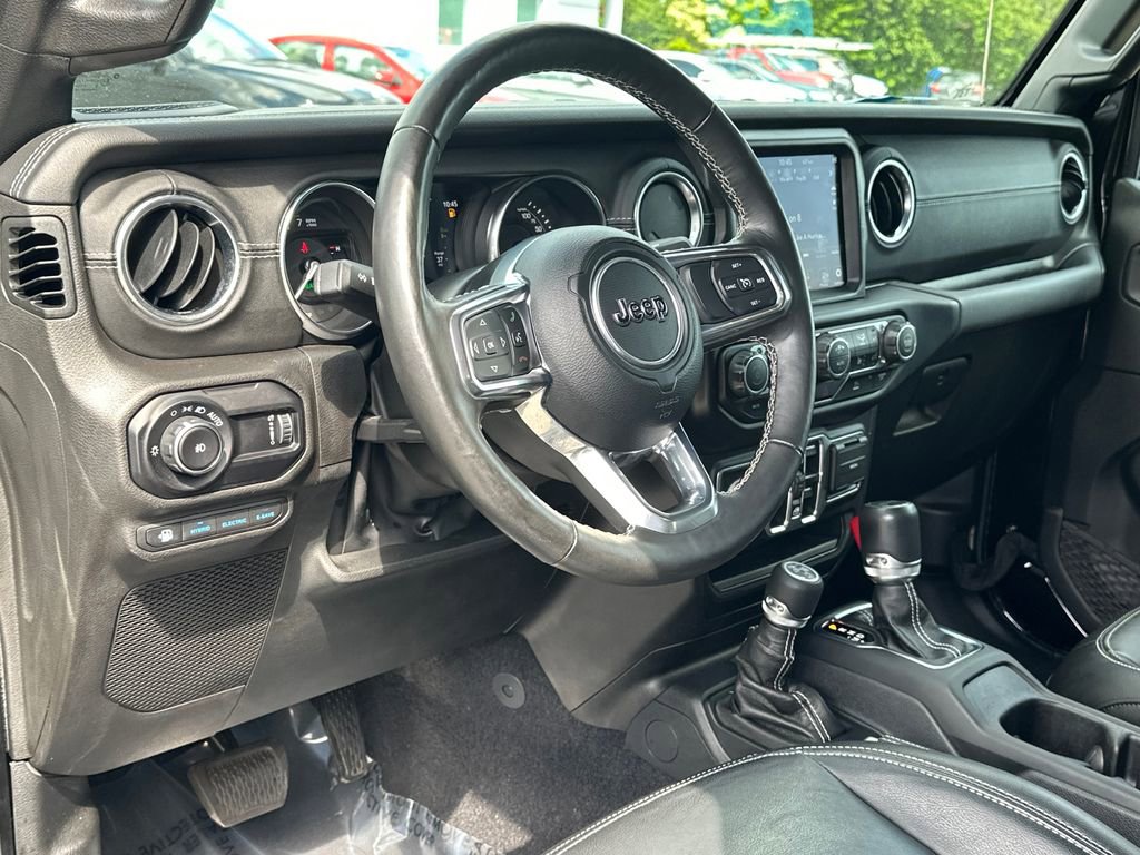 Used 2023 Jeep Wrangler Unlimited Sahara w/ Cold Weather Group AWD/4WD image 17