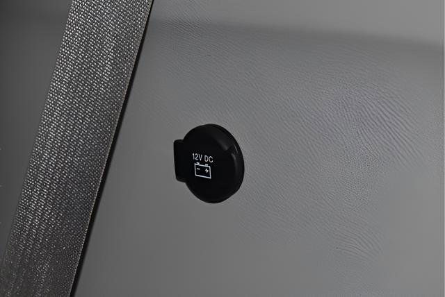 Used 2024 Chrysler Pacifica Touring-L FWD image 37