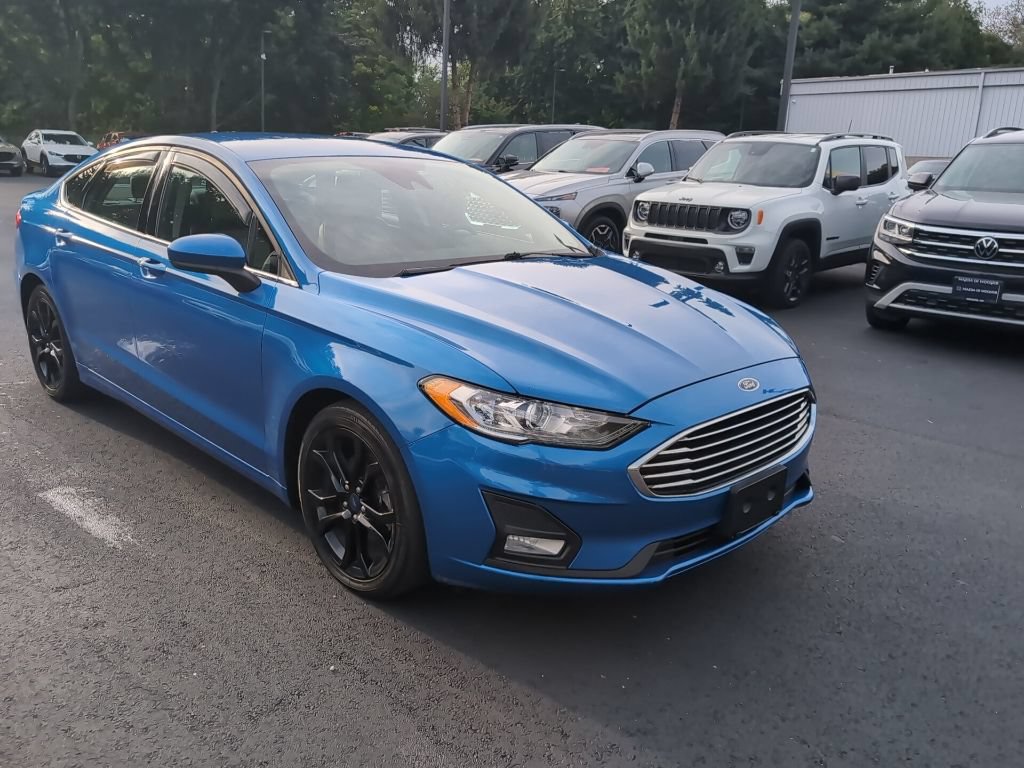 Used 2019 Ford Fusion SE w/ Equipment Group 151A FWD image 2