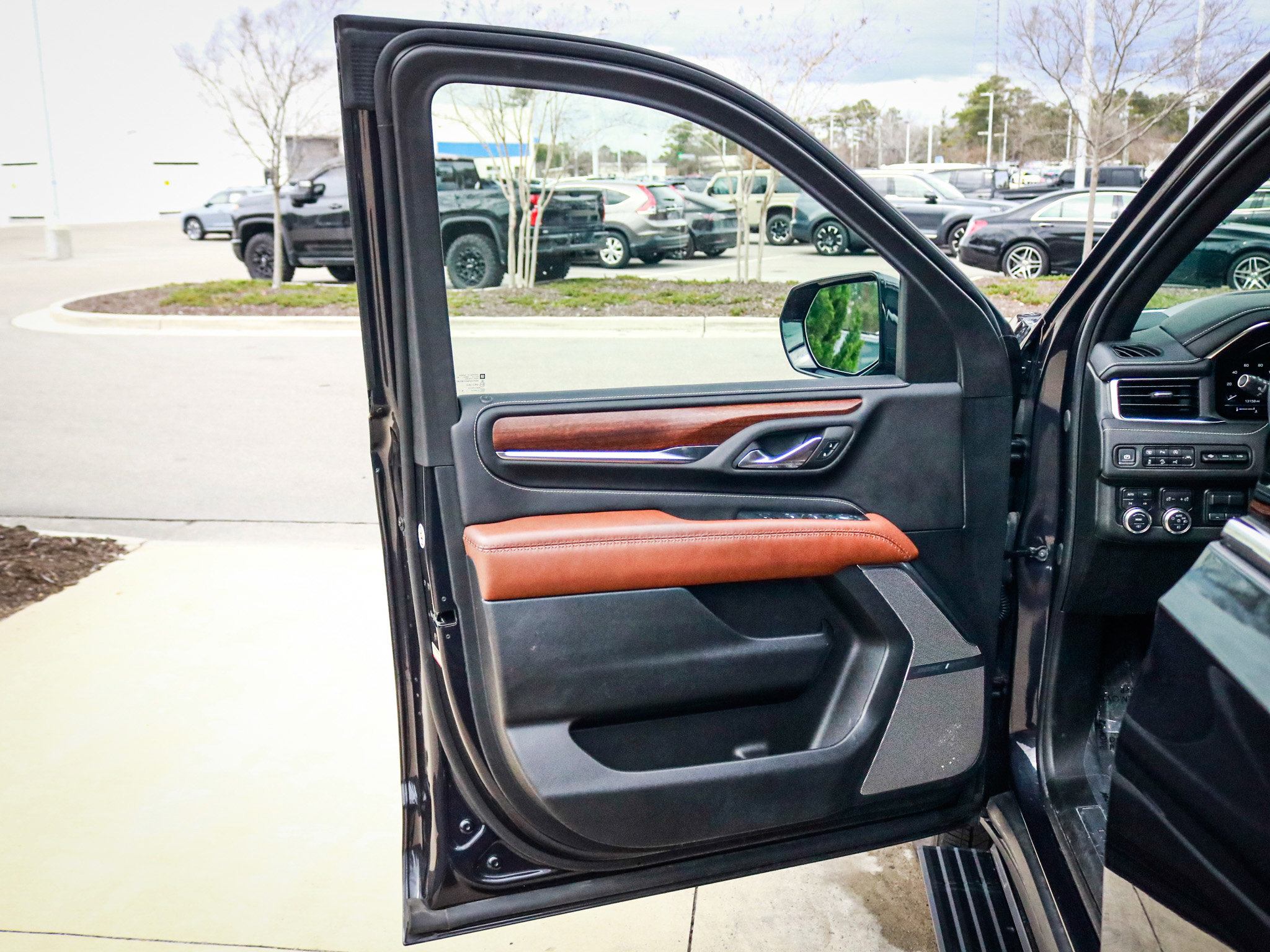 Used 2024 GMC Yukon XL Denali Ultimate image 14