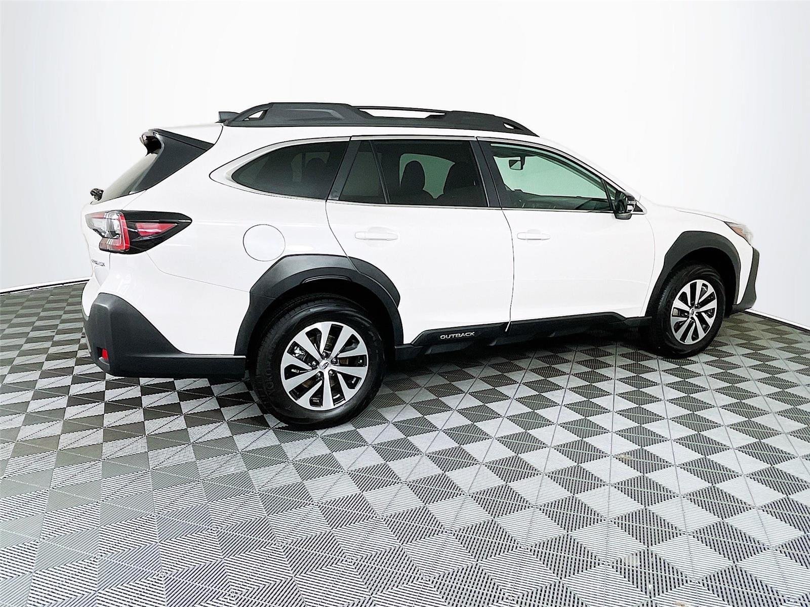 Certified 2025 Subaru Outback Premium AWD/4WD image 11