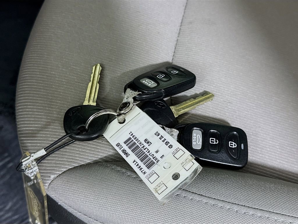 Used 2018 Hyundai Elantra SE w/ SE Connectivity Package 04 FWD image 8