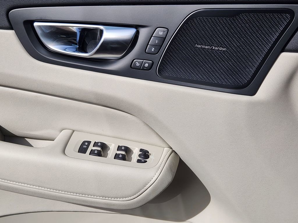 New 2026 Volvo XC60 T8 Ultra w/ Protection Package Premier image 13