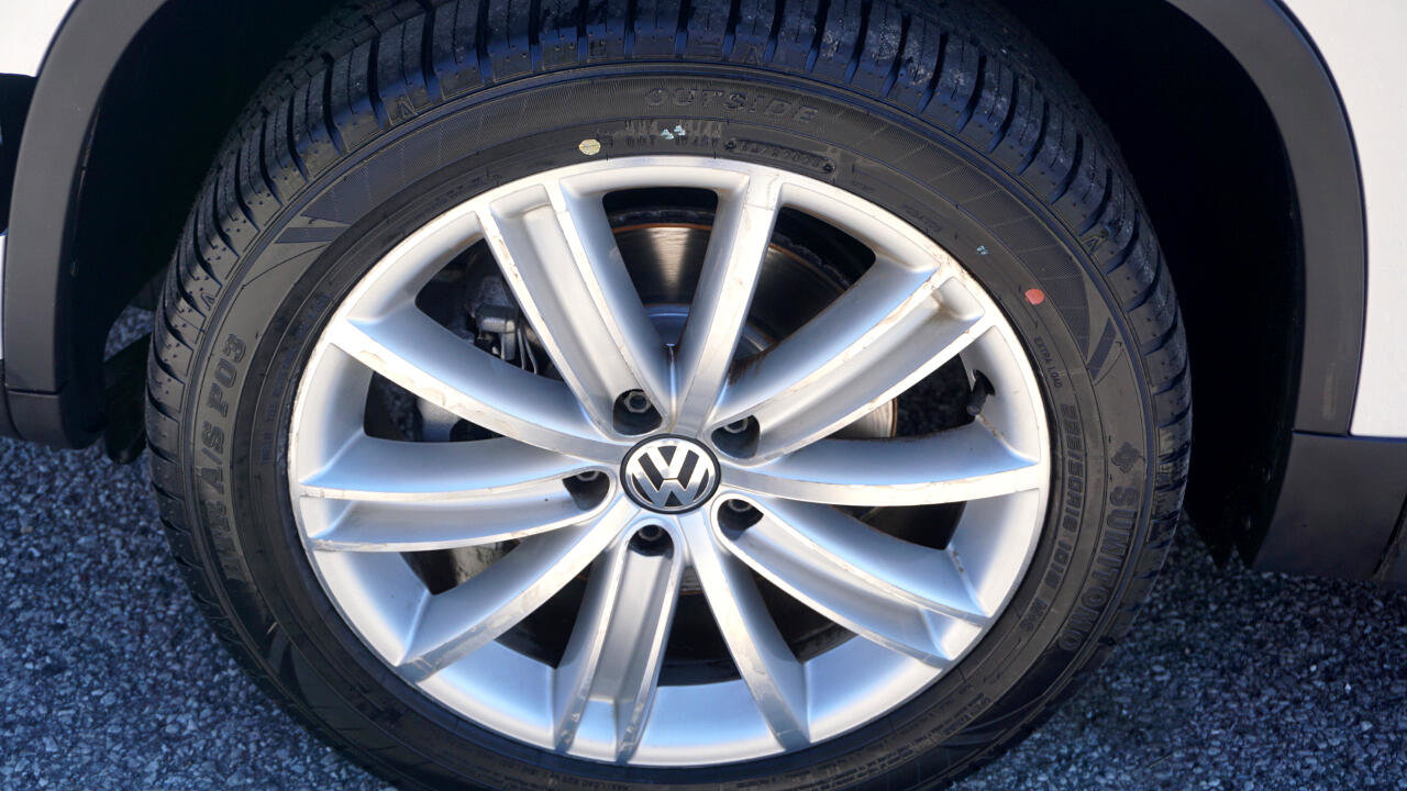 Used 2015 Volkswagen Tiguan SEL image 19