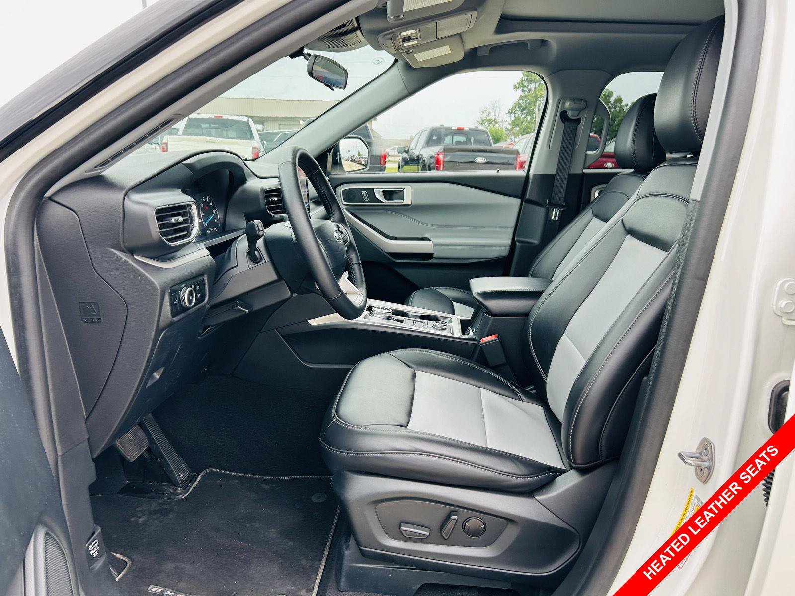 Used 2024 Ford Explorer XLT w/ Equipment Group 202A AWD/4WD image 3