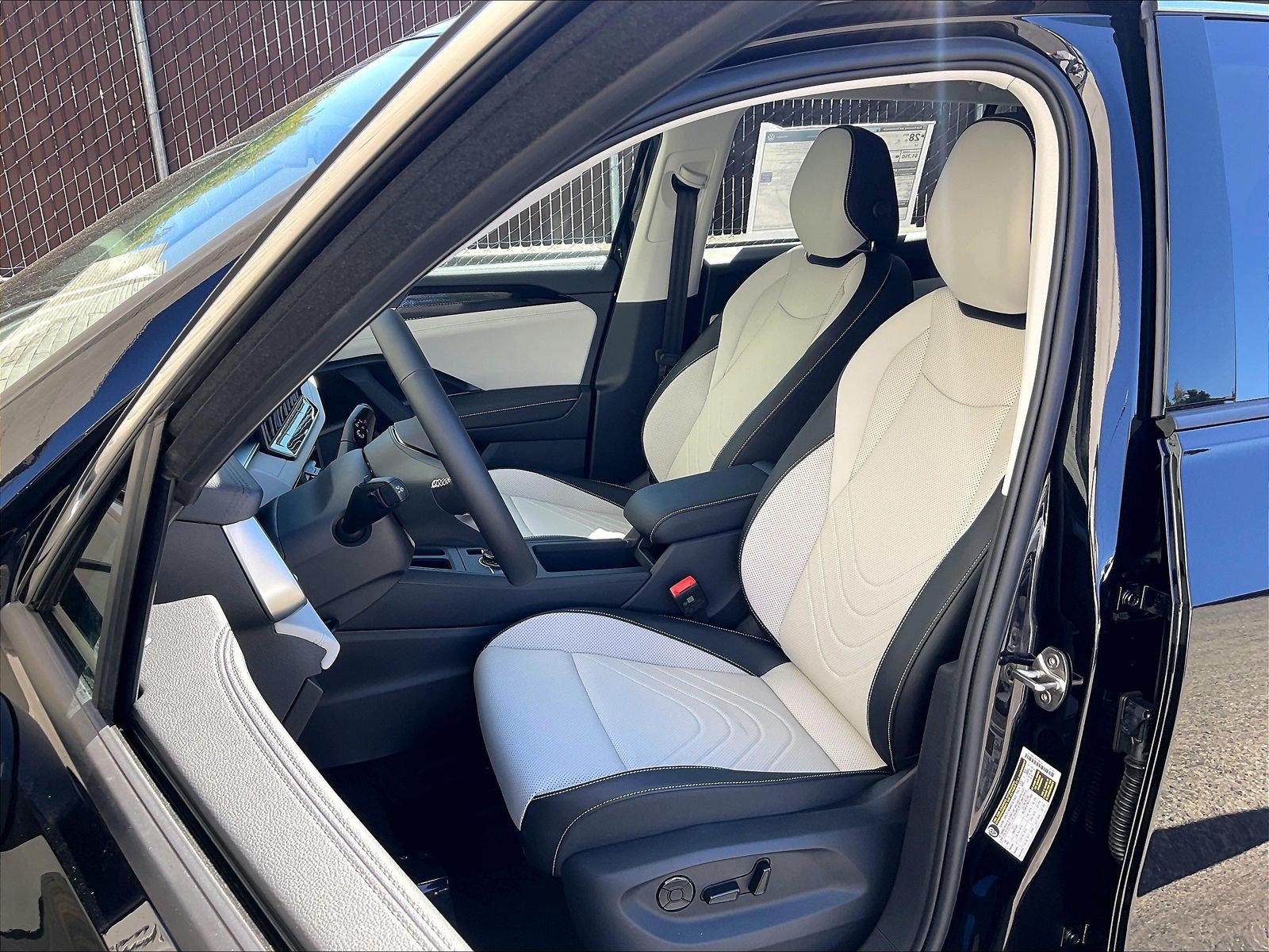 New 2026 Volkswagen Tiguan SE FWD image 8