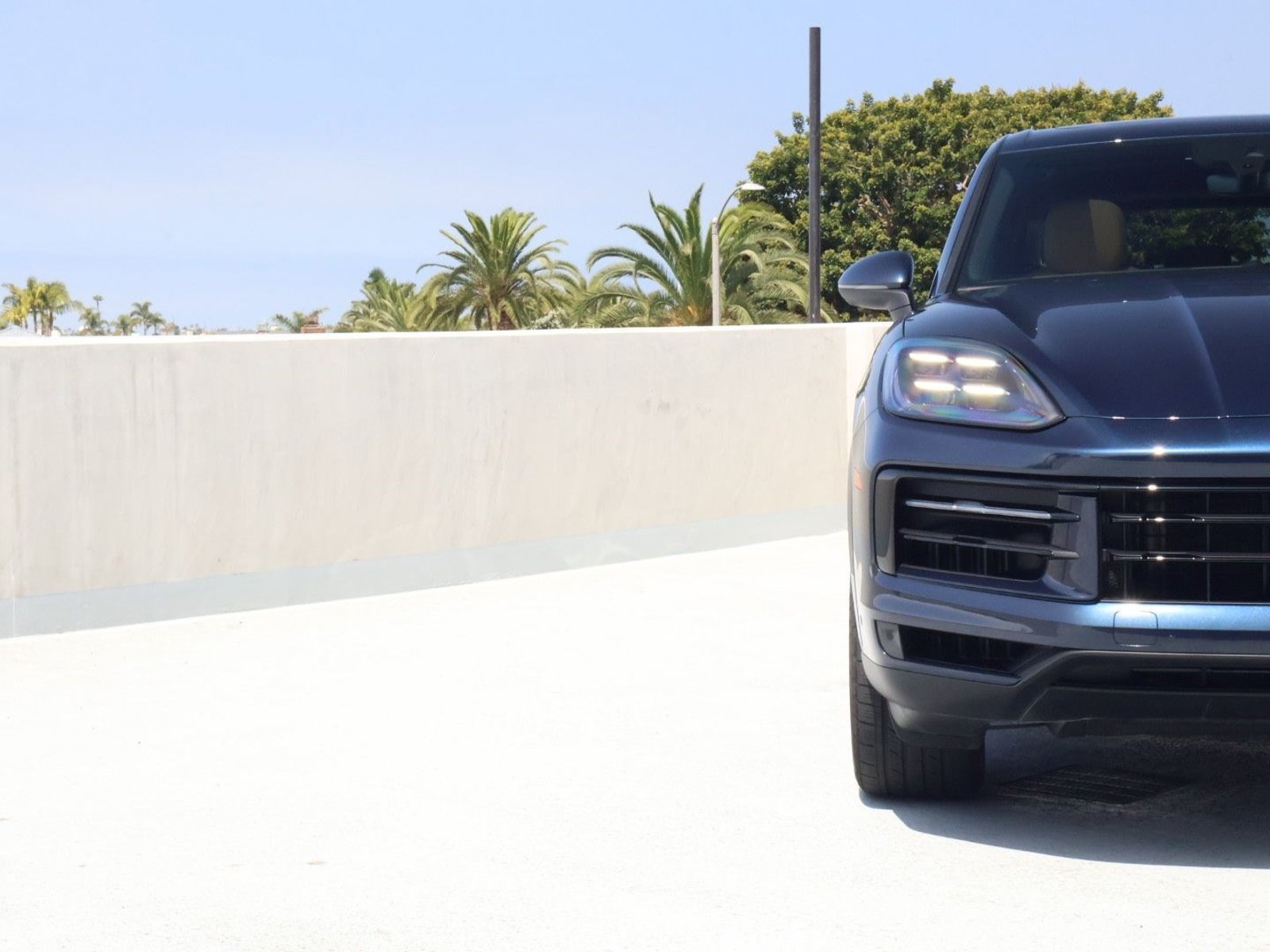 Certified 2026 Porsche Cayenne E-Hybrid w/ Premium Package Plus AWD/4WD image 12