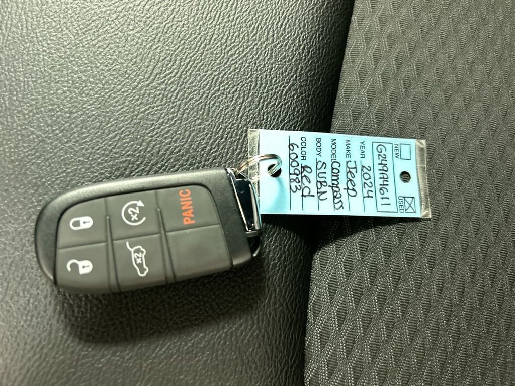 Used 2024 Jeep Compass Latitude w/ Convenience Group image 12