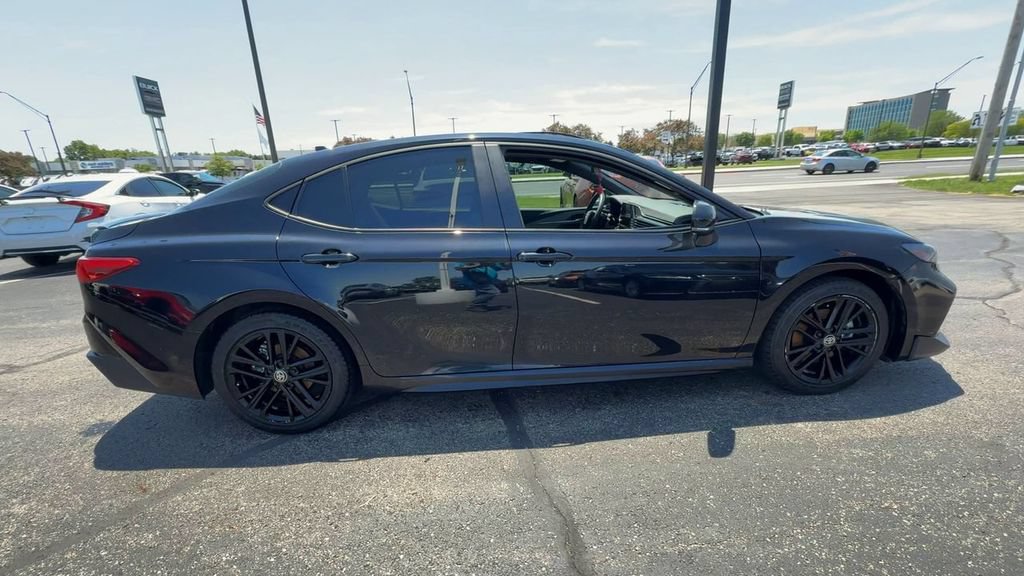 Used 2025 Toyota Camry SE w/ Convenience Package FWD image 9
