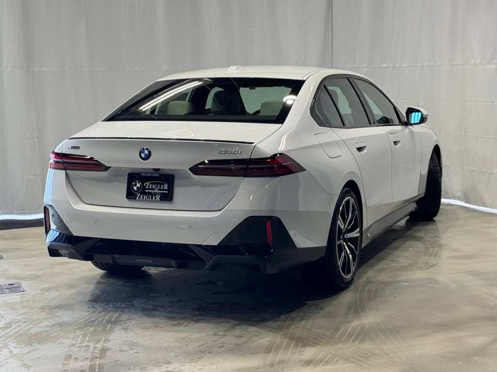Used 2026 BMW 530i xDrive w/ M Sport Package AWD/4WD image 6