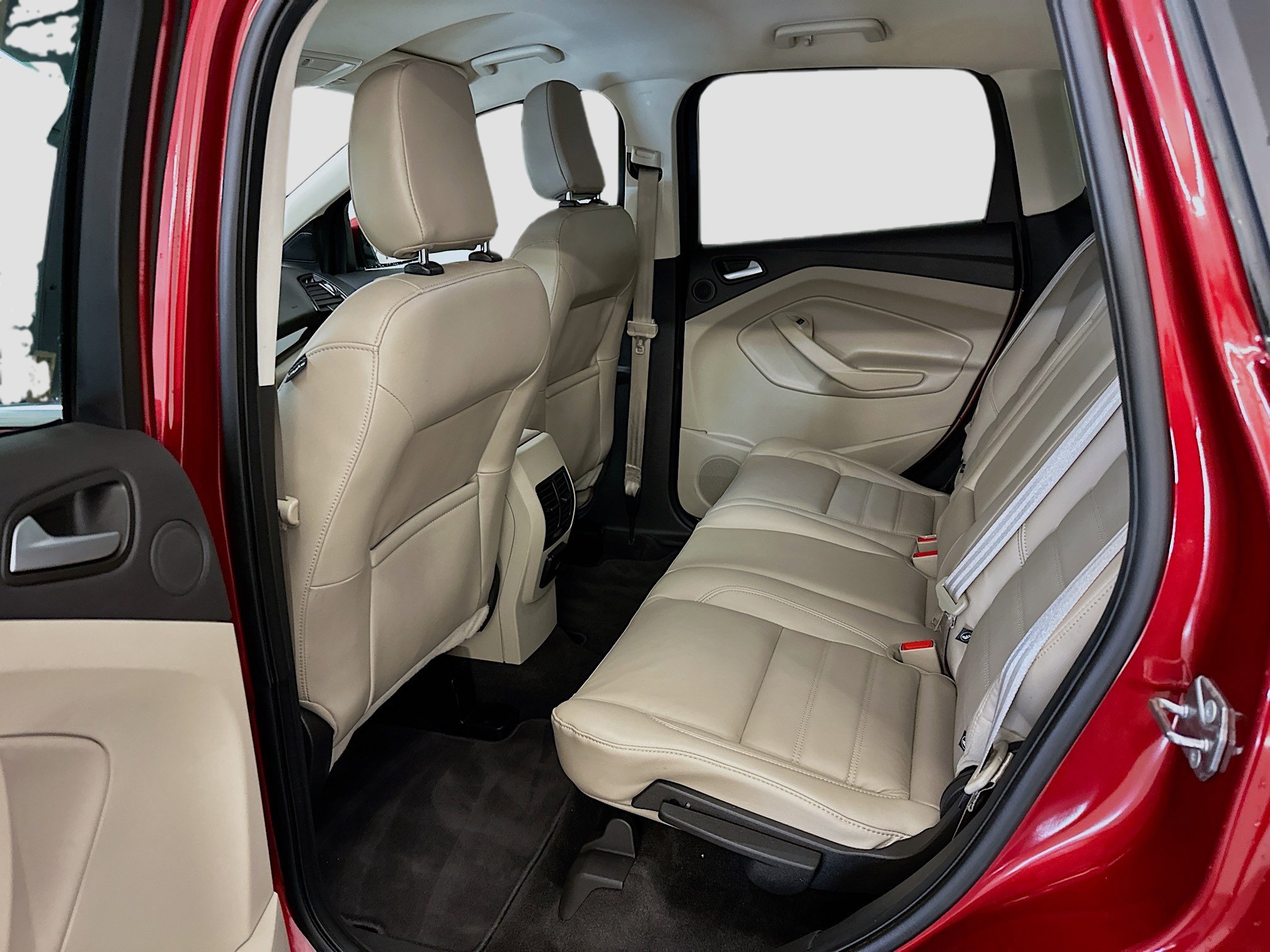 Used 2018 Ford Escape Titanium w/ Ford Safe & Smart Package image 29