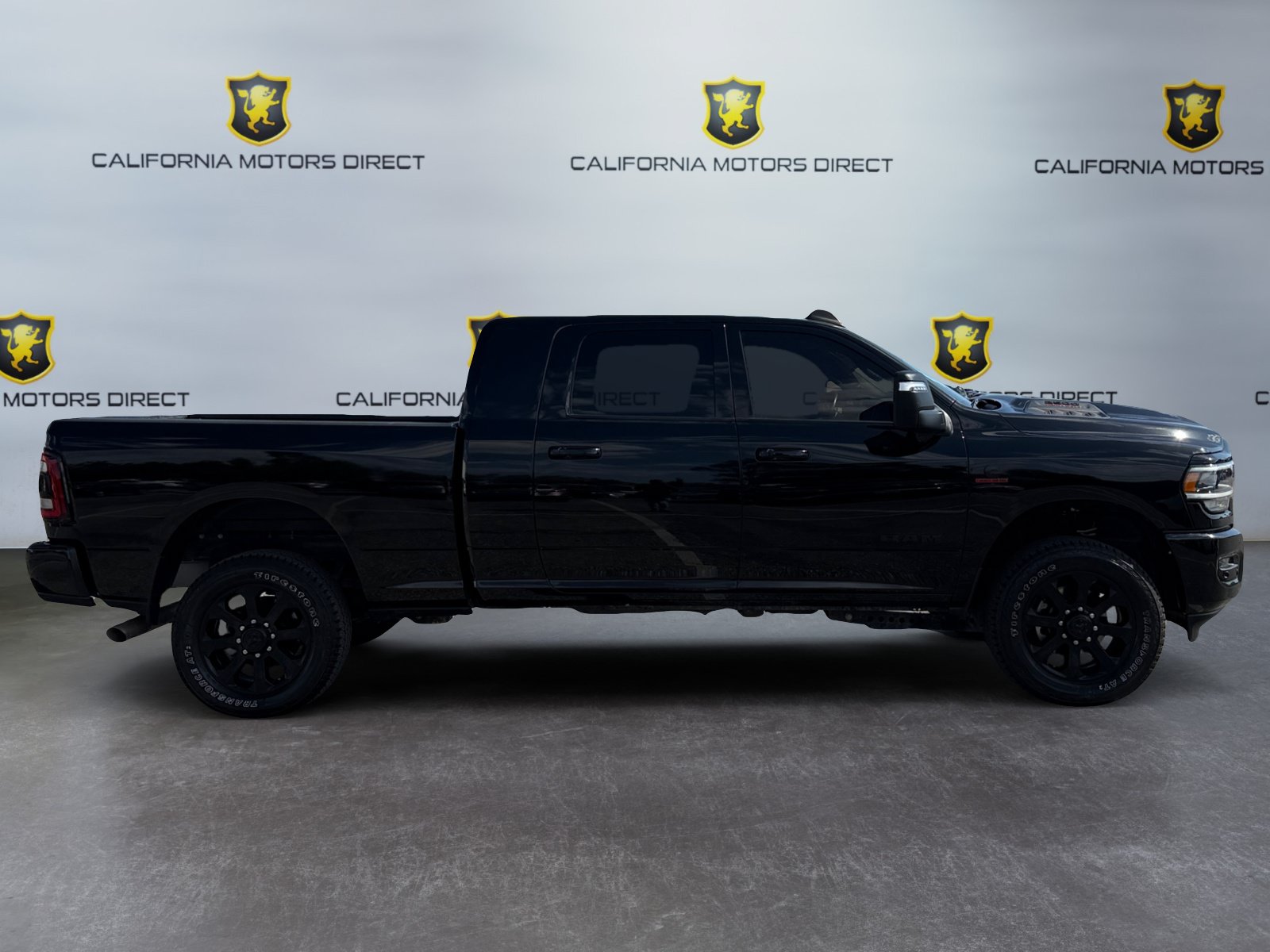 Used 2024 RAM 2500 Laramie w/ Night Edition AWD/4WD image 6