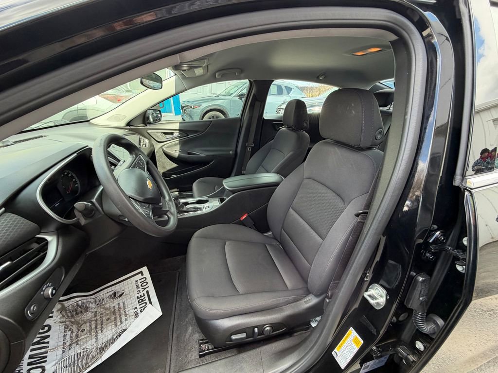 Used 2025 Chevrolet Malibu LT FWD image 9