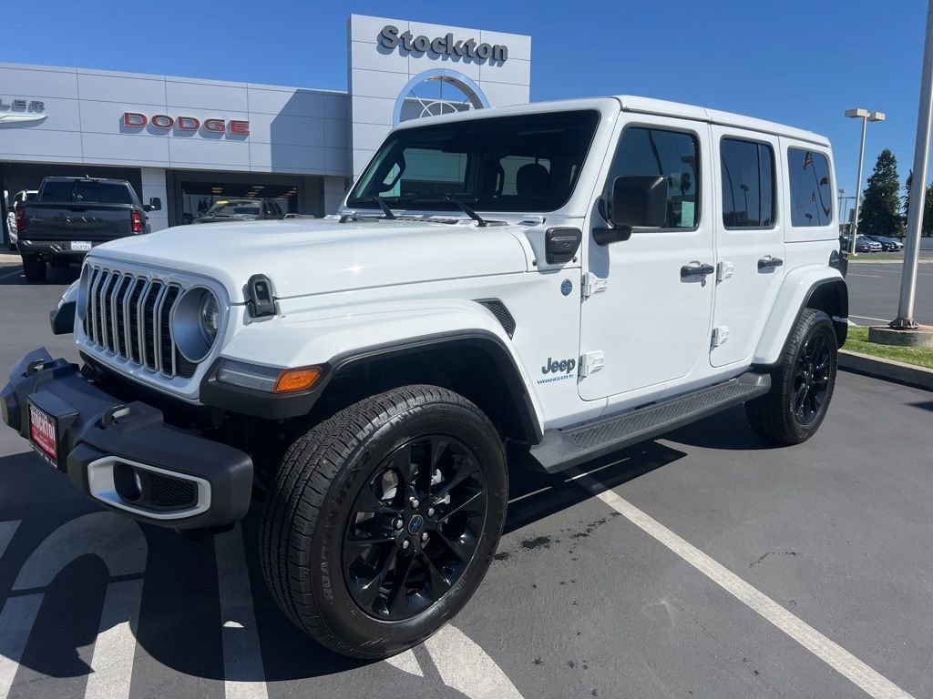 Used 2025 Jeep Wrangler Unlimited Sahara AWD/4WD image 3