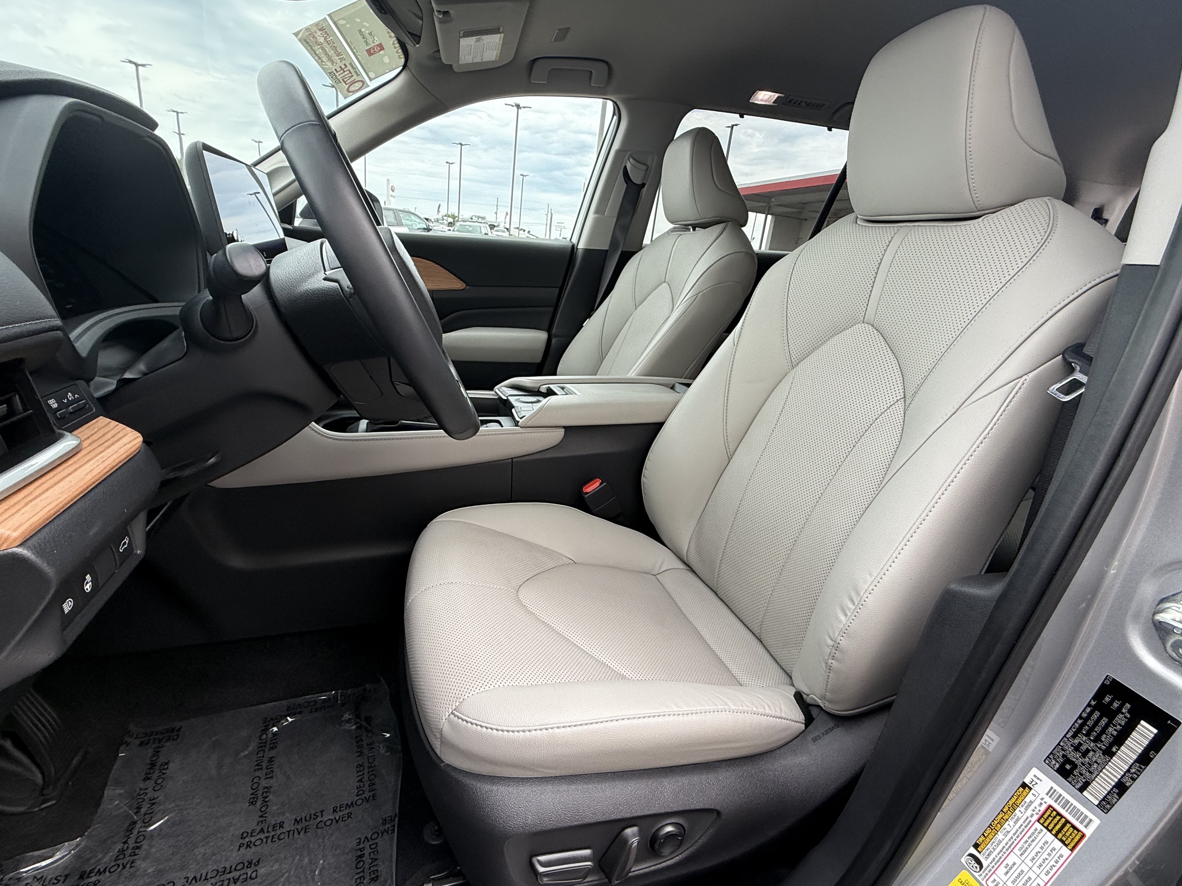 Certified 2024 Toyota Grand Highlander AWD image 32