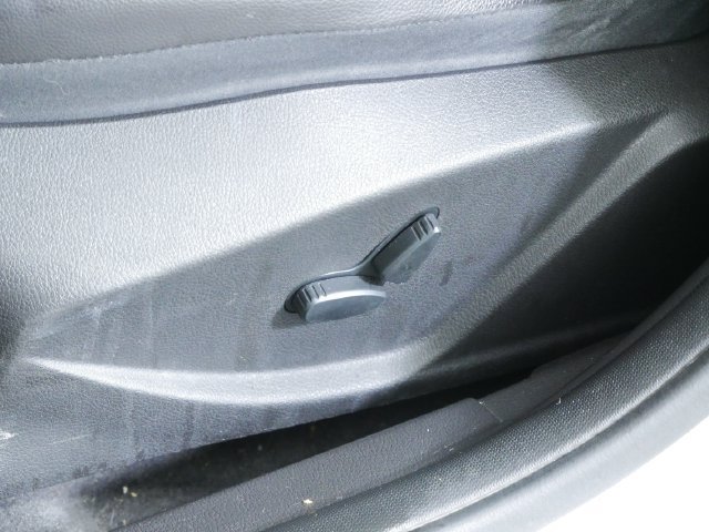 Used 2014 Ford Focus Titanium FWD image 23