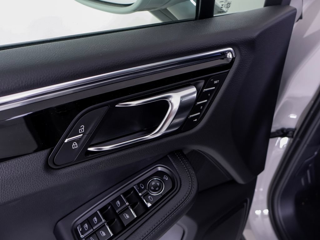 New 2026 Porsche Macan AWD/4WD image 20