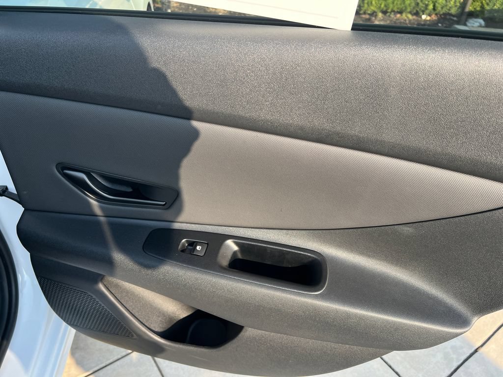 Certified 2025 Hyundai Elantra Sport FWD image 9