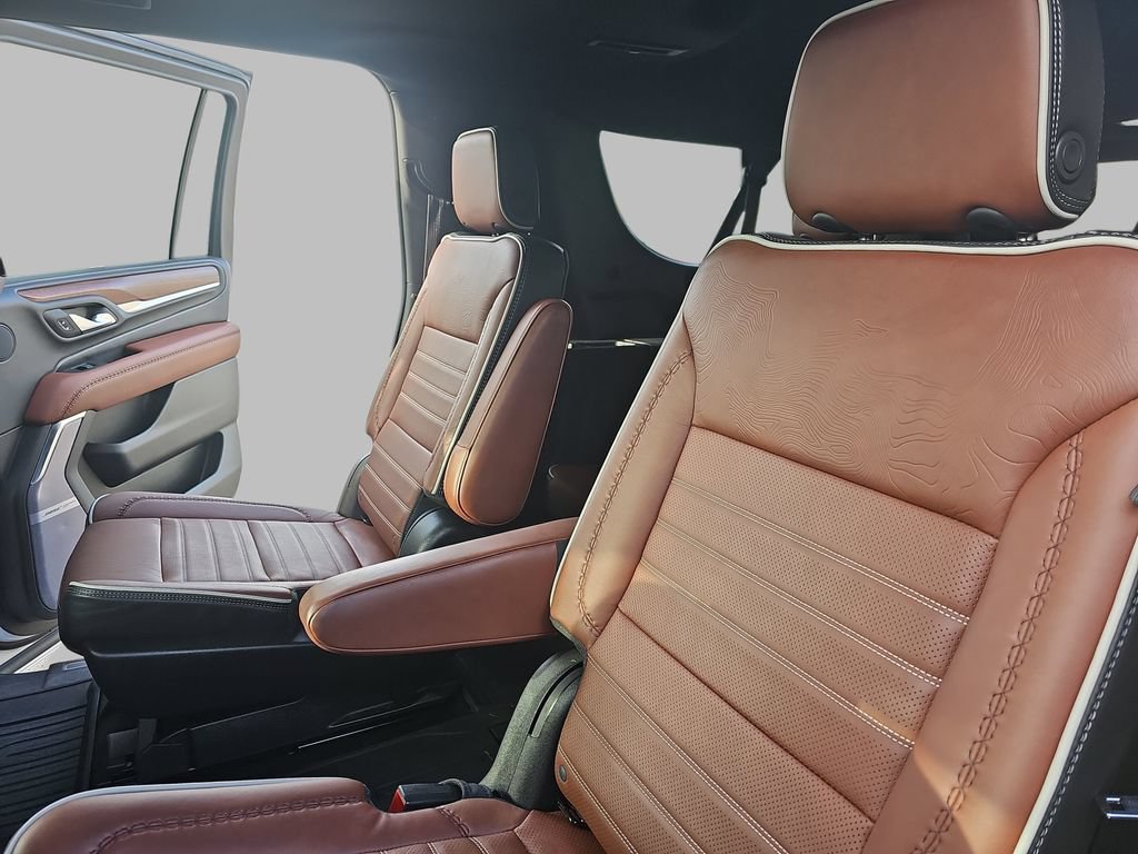 Certified 2023 GMC Yukon XL Denali Ultimate w/ LPO, Floor Liner Package AWD/4WD image 18