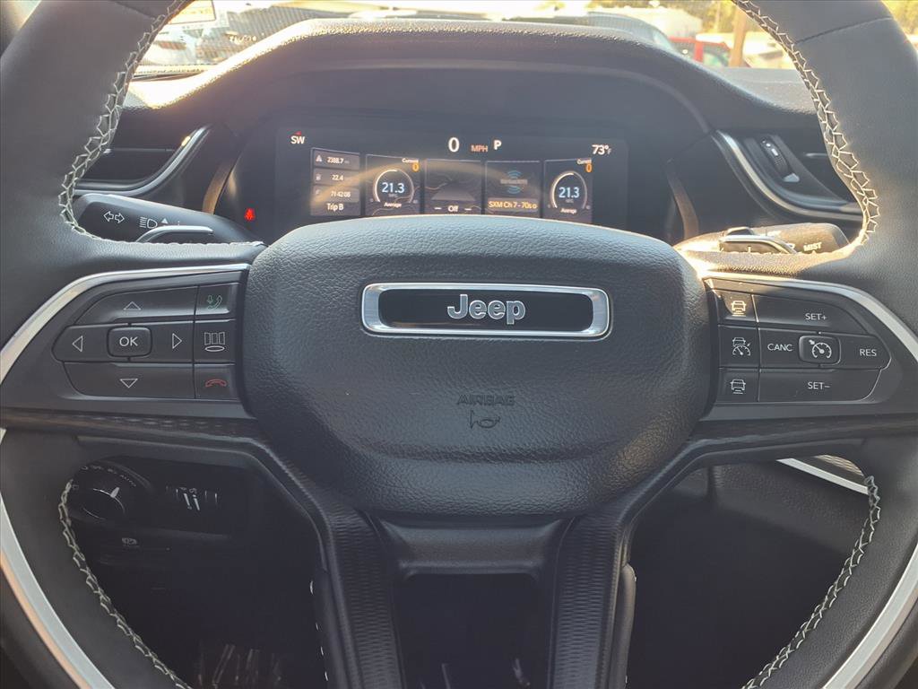 Used 2025 Jeep Grand Cherokee L Altitude image 12