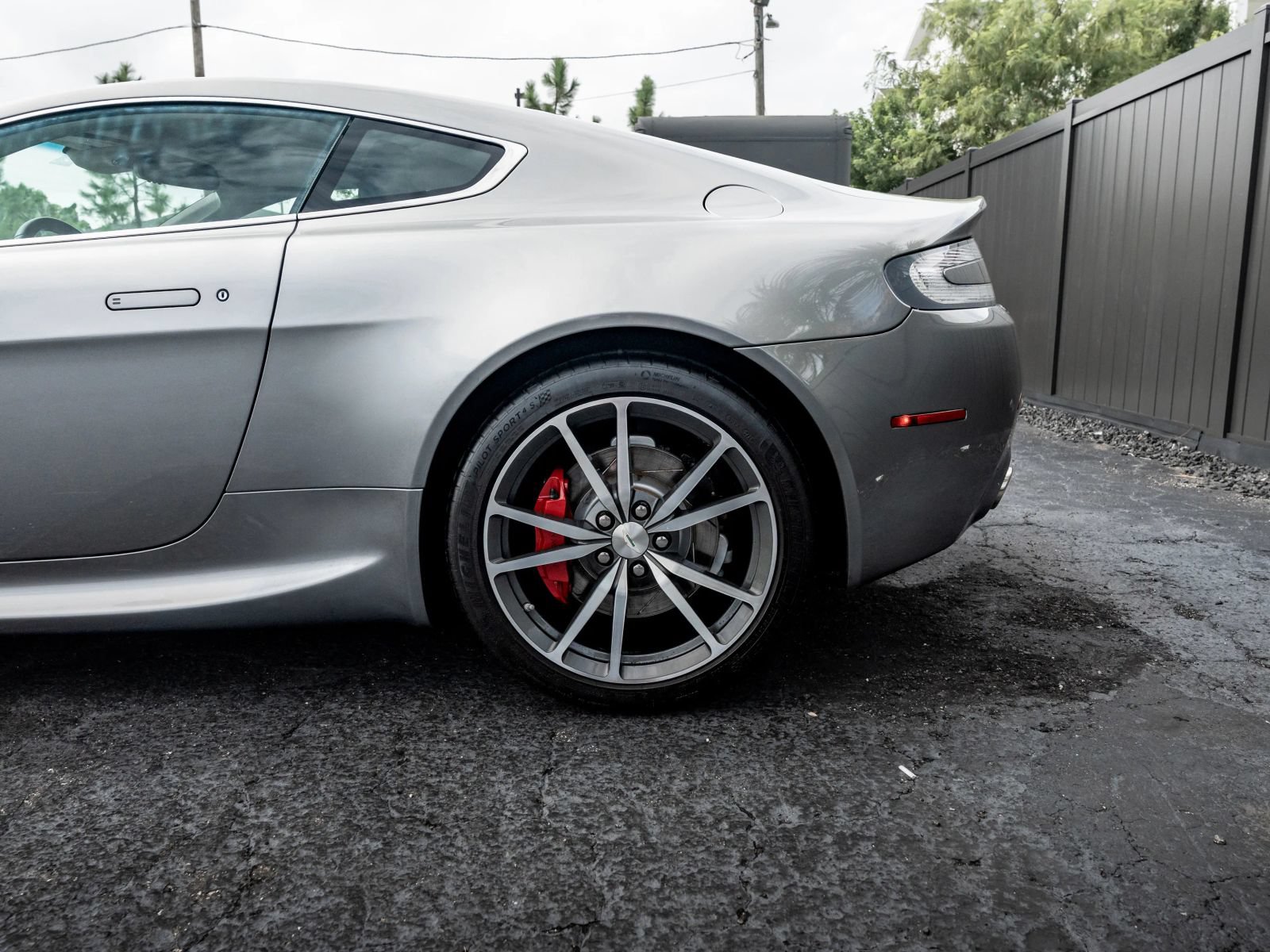 Used 2011 Aston Martin V8 Vantage Coupe RWD image 33