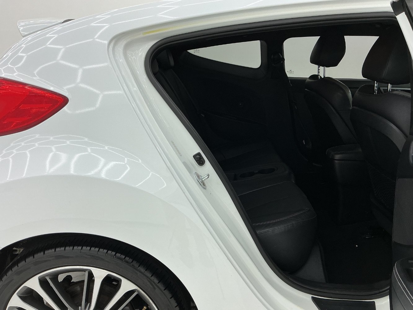 Used 2016 Hyundai Veloster Turbo FWD image 20