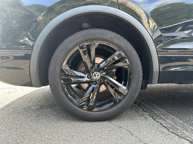Used 2023 Volkswagen Tiguan SE R-Line AWD/4WD image 35