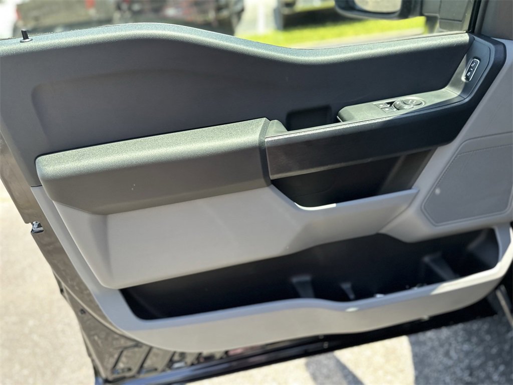 New 2025 Ford F250 XL w/ XL Chrome Package image 19