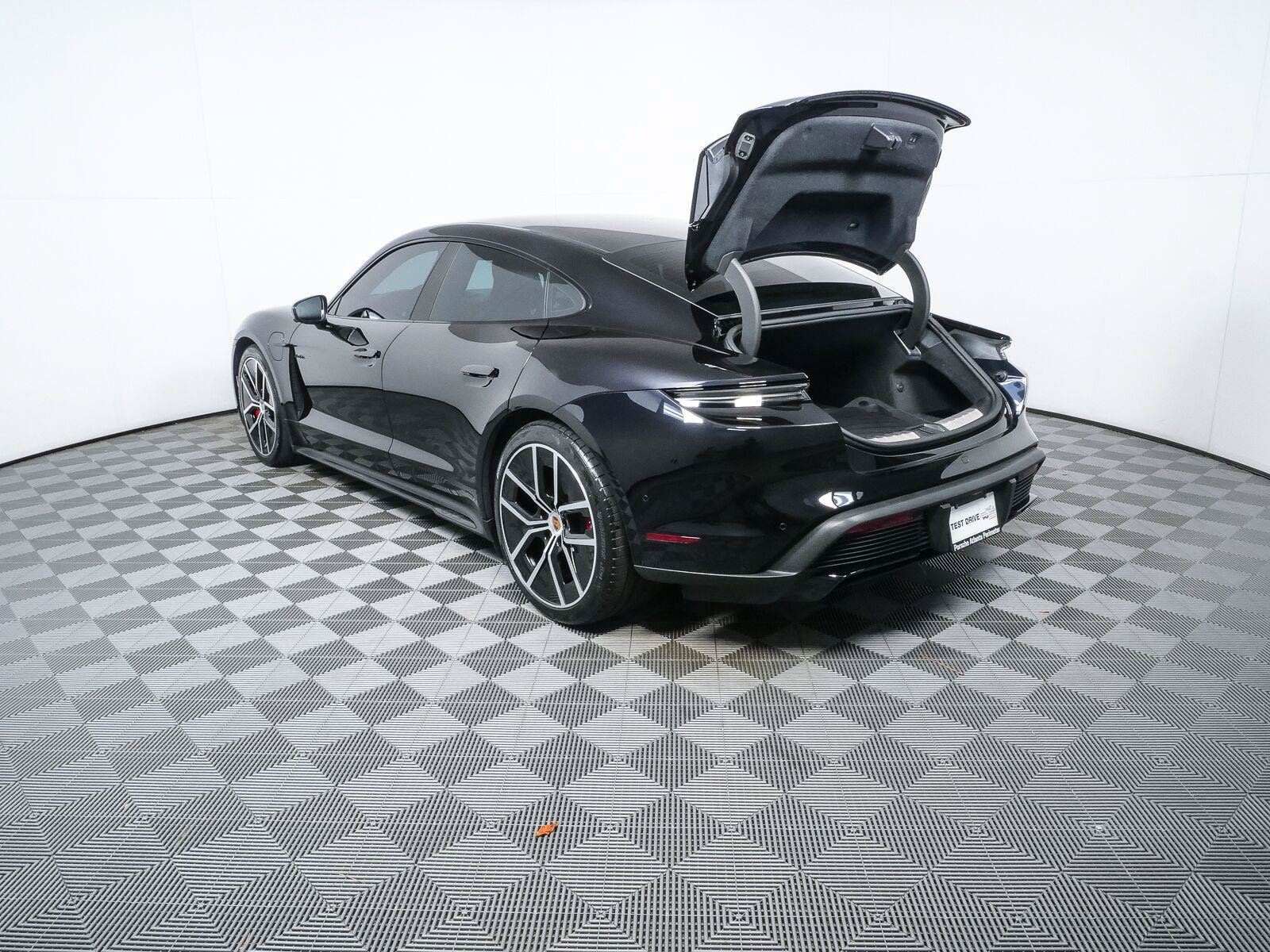 Certified 2025 Porsche Taycan GTS AWD/4WD image 34