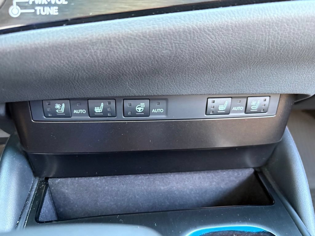 Used 2024 Lexus ES 300h w/ Premium Package FWD image 30