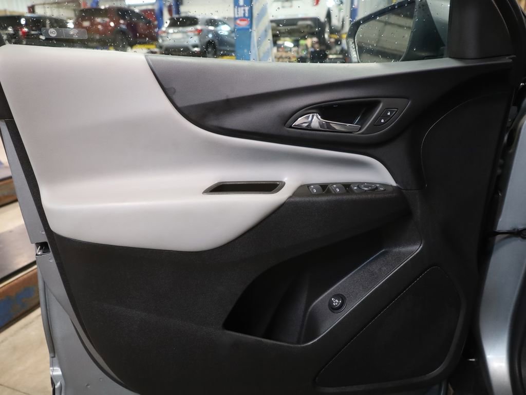 Used 2023 Chevrolet Equinox LT w/ Driver Convenience Package image 29