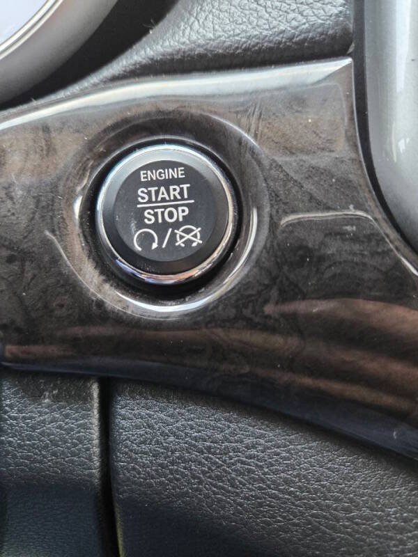 Used 2012 Jeep Grand Cherokee Laredo AWD/4WD image 21