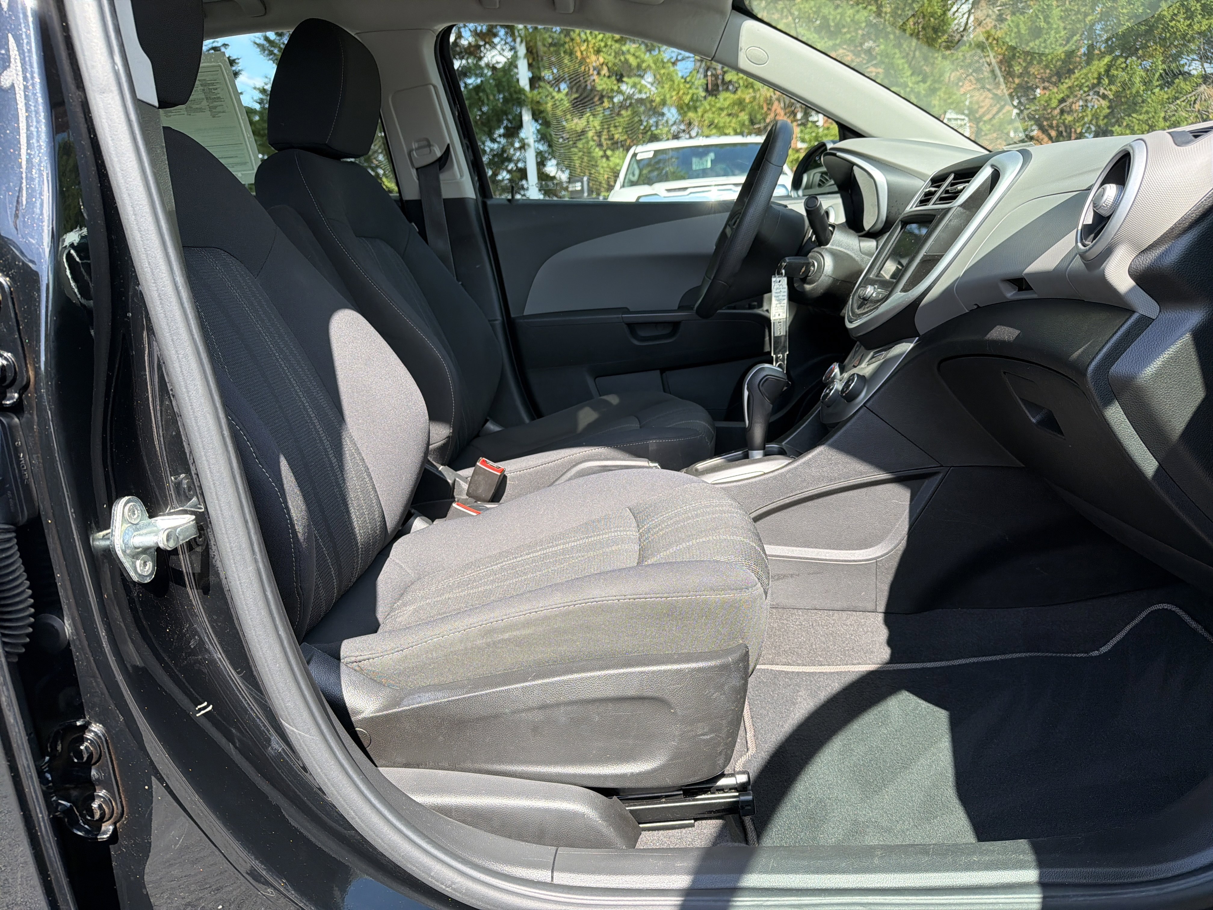 Used 2018 Chevrolet Sonic LT FWD image 31