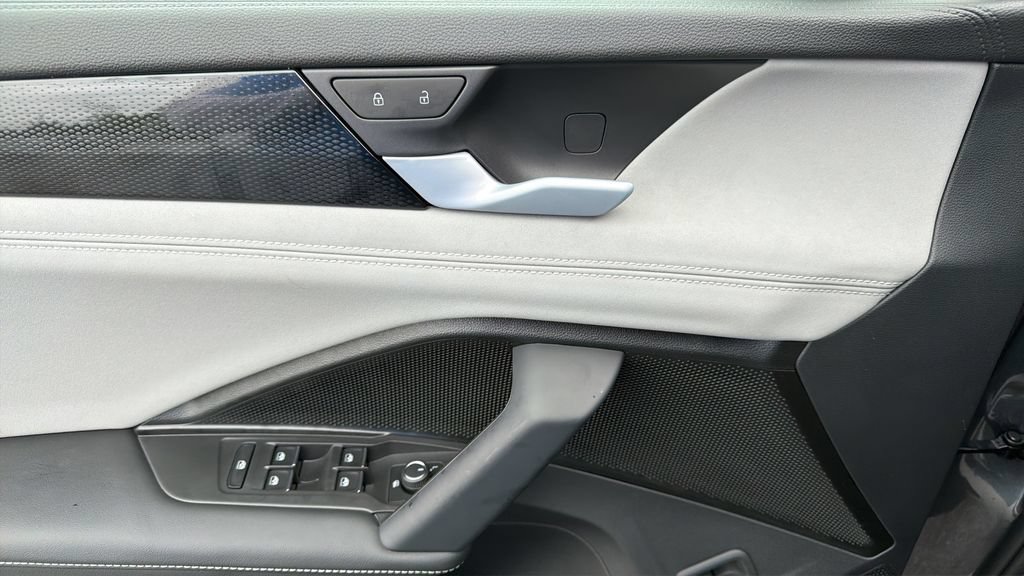 New 2026 Volkswagen Tiguan SE R-Line FWD image 20