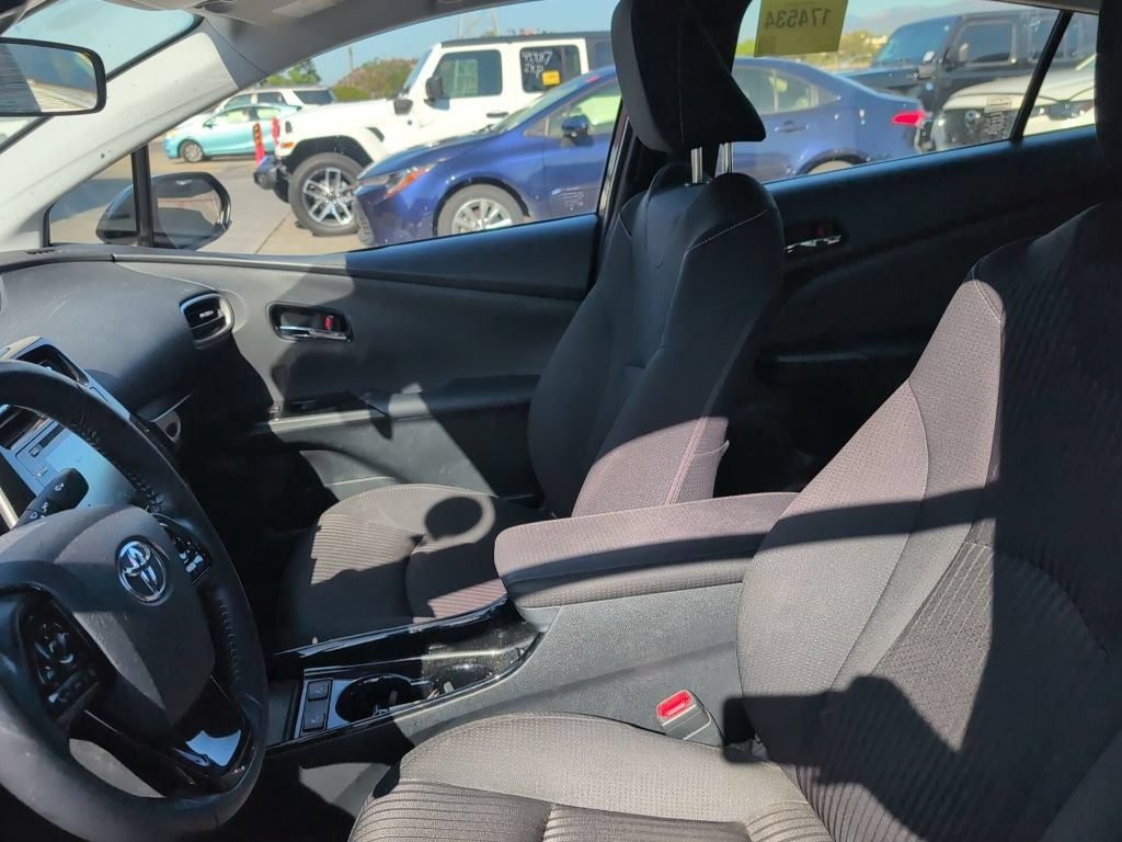 Used 2022 Toyota Prius Prime LE FWD image 2