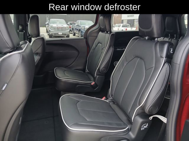 New 2026 Chrysler Pacifica Limited w/ S Appearance Package image 14