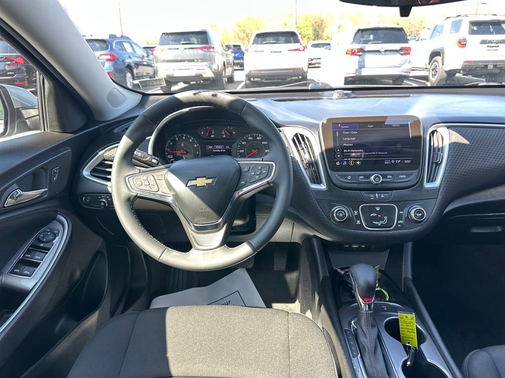 Used 2024 Chevrolet Malibu RS FWD image 17