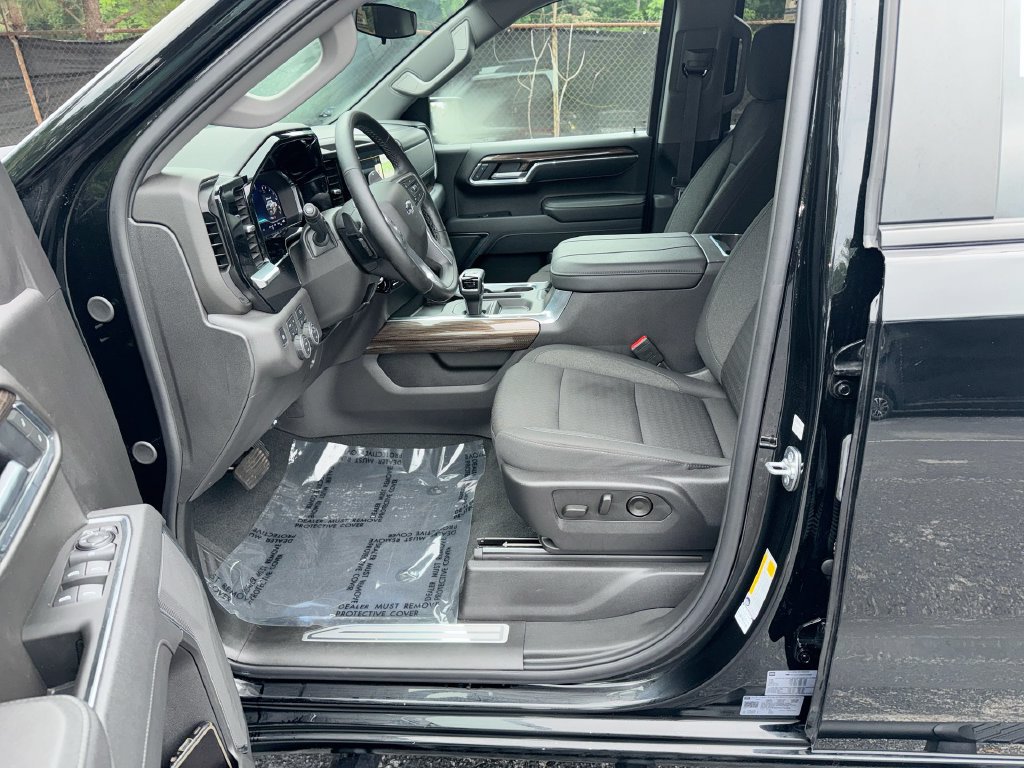 Used 2025 Chevrolet Silverado 1500 LT Trail Boss w/ LPO, Dark Essentials Package AWD/4WD image 13