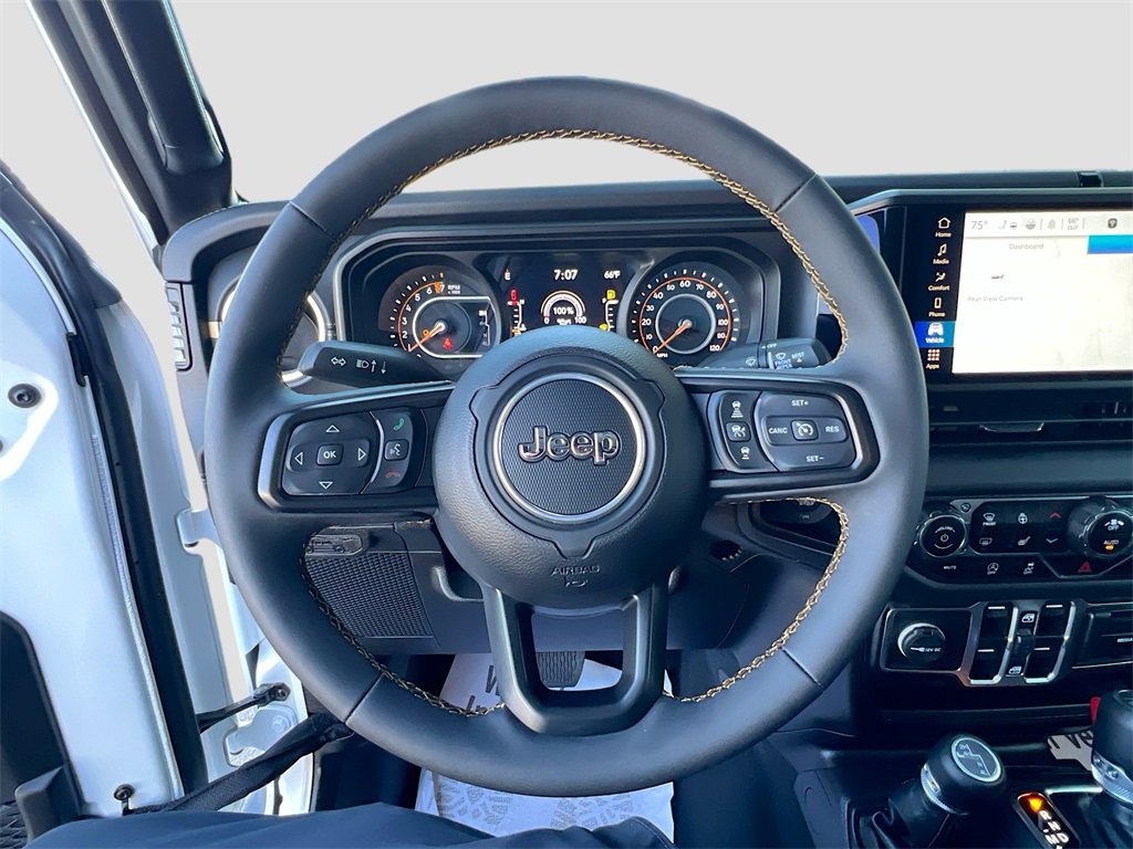 Used 2024 Jeep Gladiator Willys image 11